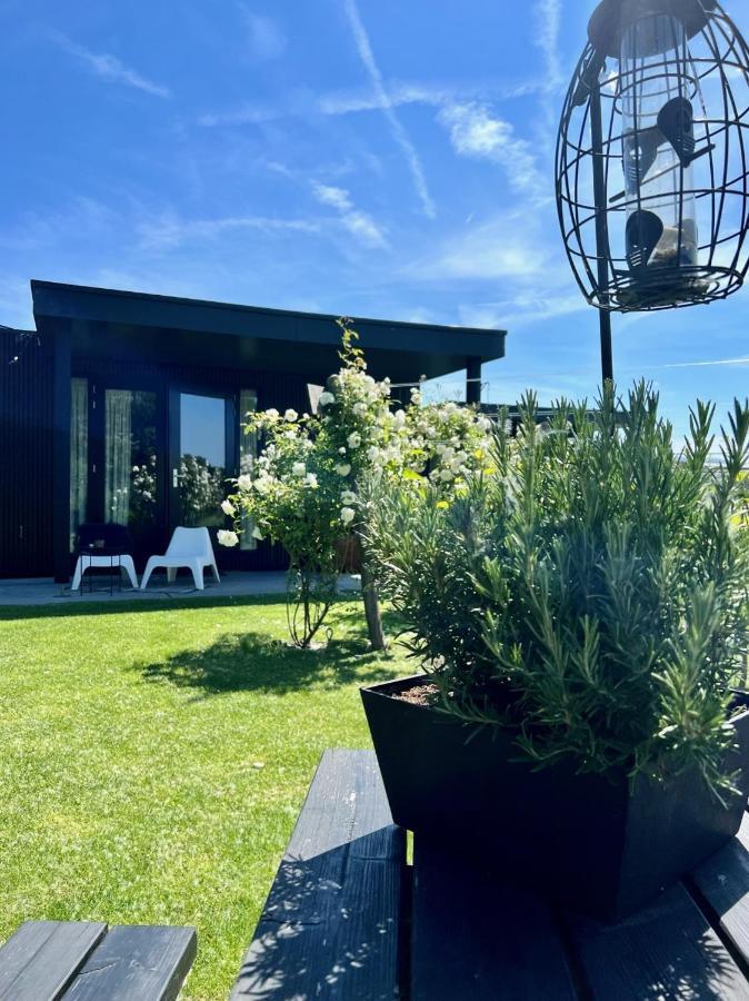 Life Contains Beautiful Things Villa Almere Bagian luar foto